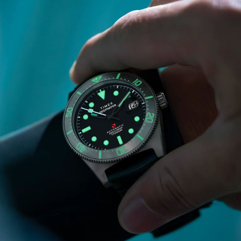 Timex Deepwater Reef 200 Titanium Automatic TW2W73800 - zegarek na nadgarstku podczas nurkowania