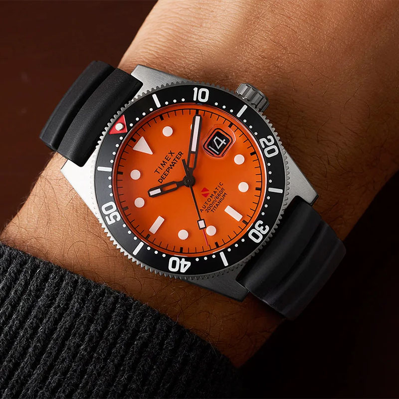 Timex Deepwater Reef 200 Titanium Automatic TW2Y64300 - diver z pomarańczową tarczą na nadgarstku