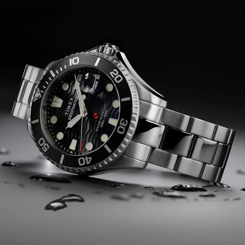 Timex Deepwater Meridian 200 TW2W82000 - czarna tarcza z lupką nad datownikiem i stalowa bransoleta