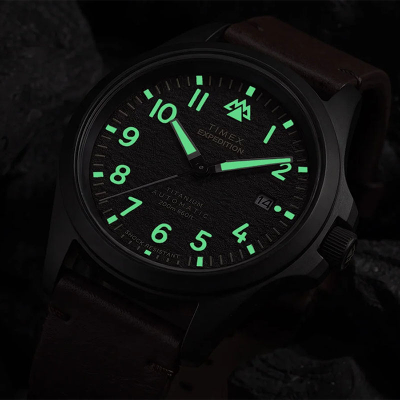 Timex Expedition Field Post Titanium Automatic TW2Y90900 - świecąca luma na wskazówkach, cyfrach oraz indeksach