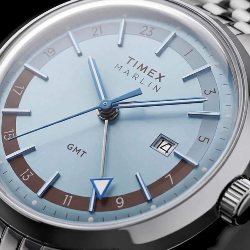 Timex Marlin GMT TW2Y84100 - jasnoniebieska tarcza z indeksami, cyframi arabskimi oraz datownikiem