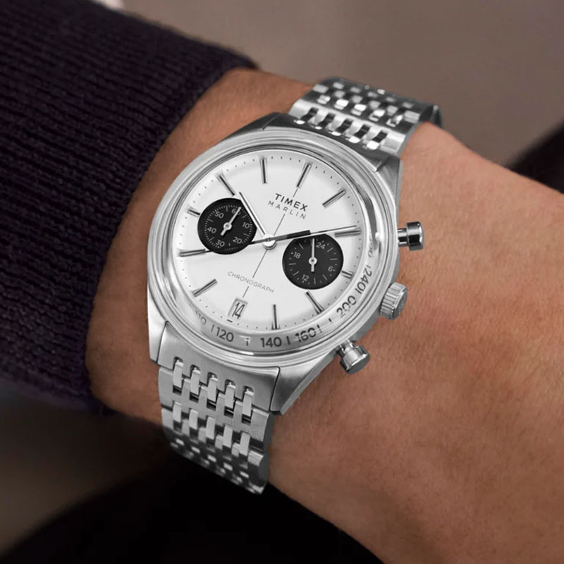 Timex Marlin Jet Chronograph TW2Y24600 - zegarek na stalowej bransolecie ze srebrzystą tarczą na nadgarstku