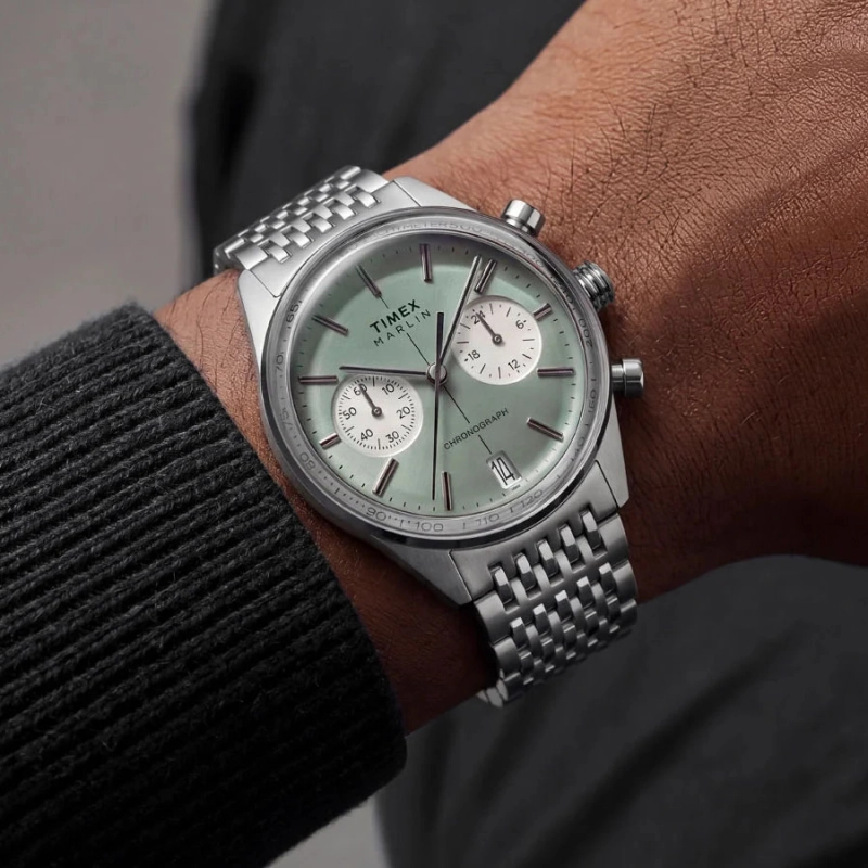 Timex Marlin Jet Chronograph TW2Y89800 - zegarek na stalowej bransolecie z zieloną tarczą na nadgarstku