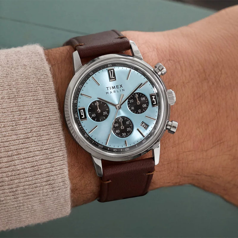 Timex Marlin Chronograph TW2Y66600 - zegarek z jasnoniebieską tarczą na nadgarstku