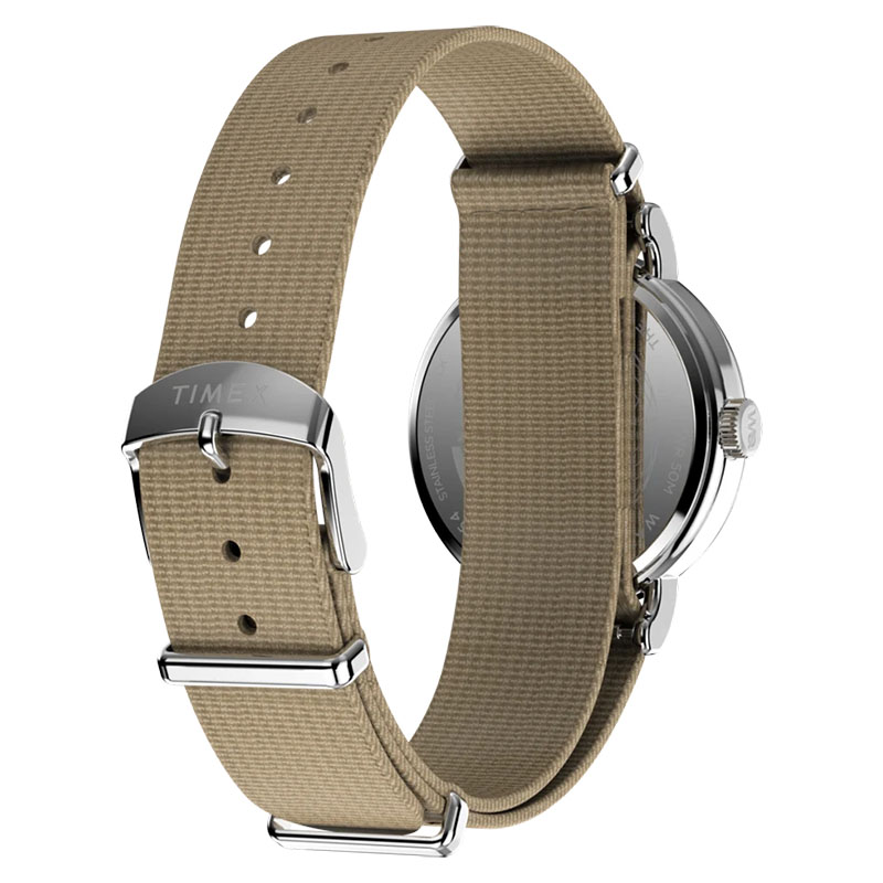 Timex Weekender TW2Y09100 - tył zegarka z widocznym zapięciem paska