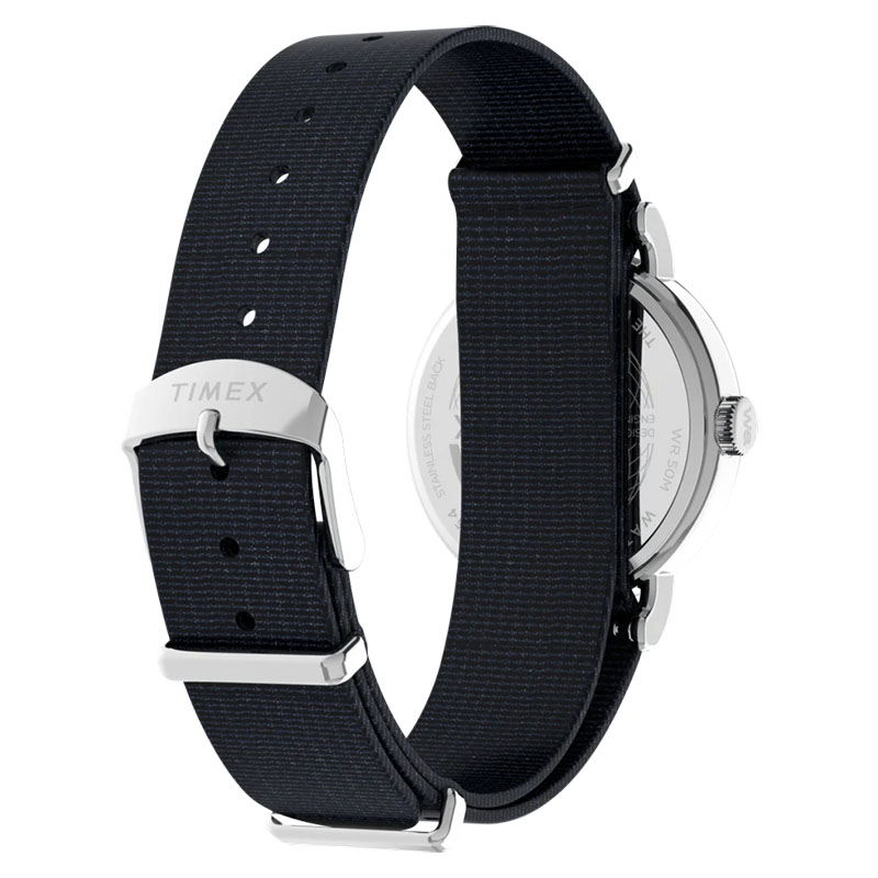 Timex Weekender TW2Y09000 - tył zegarka z widocznym zapięciem paska