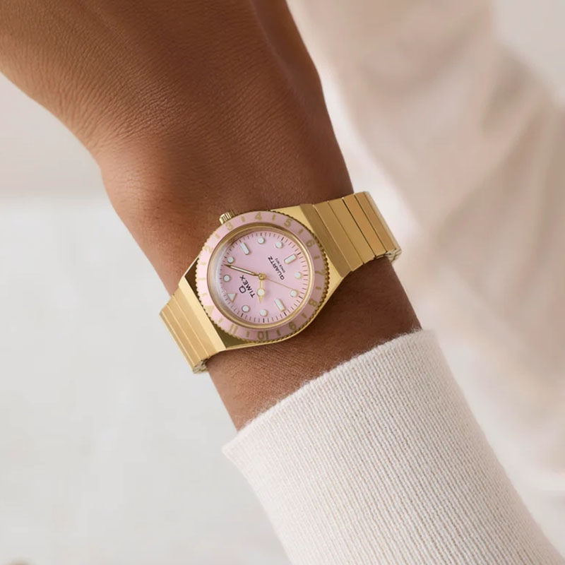 Timex Q Timex Mini TW2Y57400 - elegancki zegarek na damskim nadgarstku