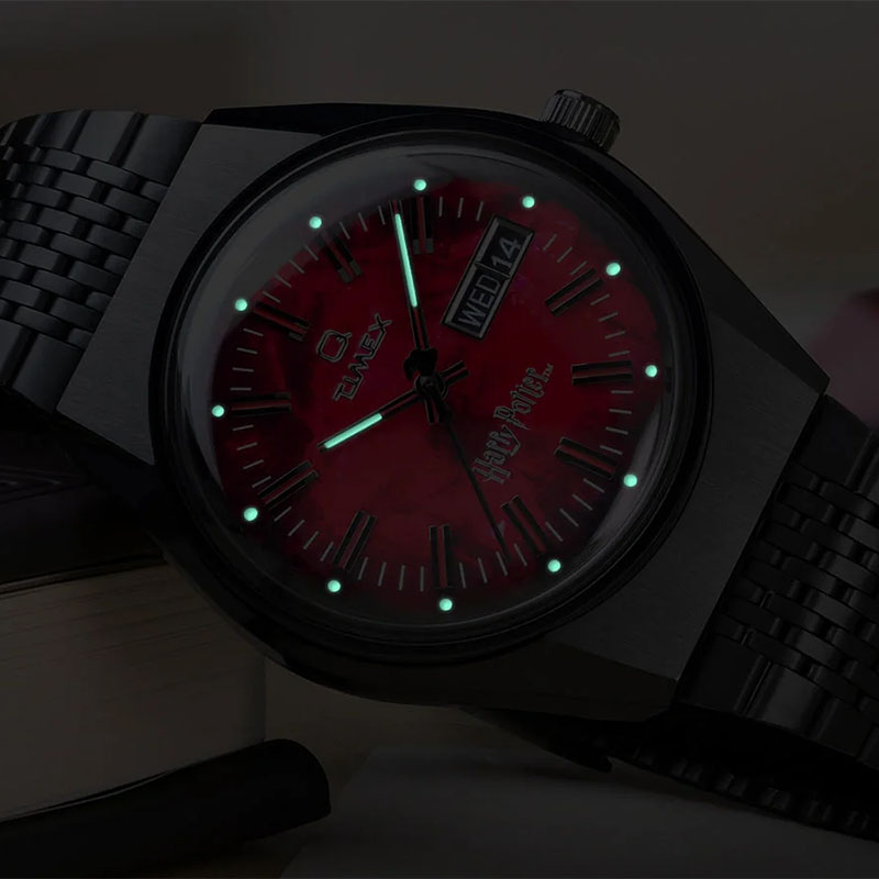 Timex Harry Potter x Q Timex Sorcerer's Stone TW2Y99700 - powłoka luminescencyjna na wskazówkach i indeksach
