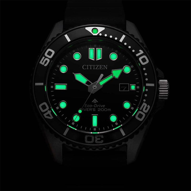 Citizen Promaster Eco-Drive Diver 200M BN0266-07E - powłoka luminescencyjna na wskazówkach i indeksach