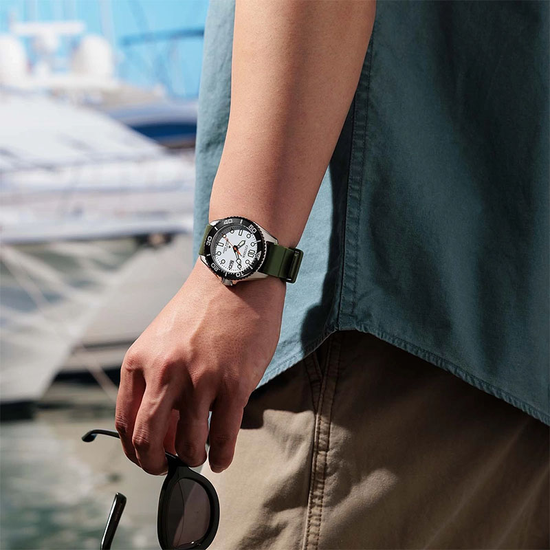 Citizen Promaster Eco-Drive Diver 200M BN0265-00A - zegarek nurkowy na nadgarstku