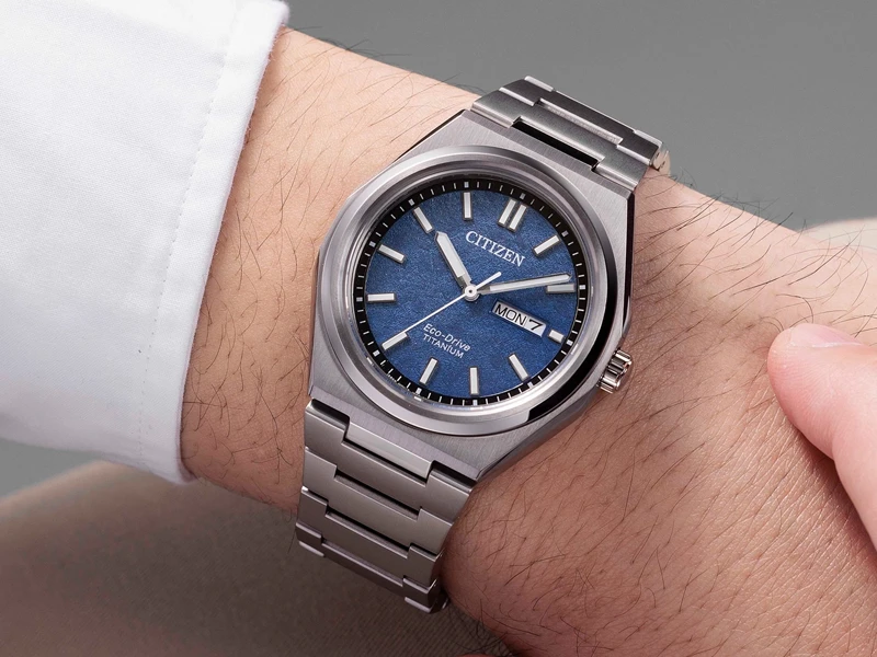 Citizen Zenshin AW0130-85LC, zegarek Eco-Drive z koperty Super Titanium z niebieską tarczą