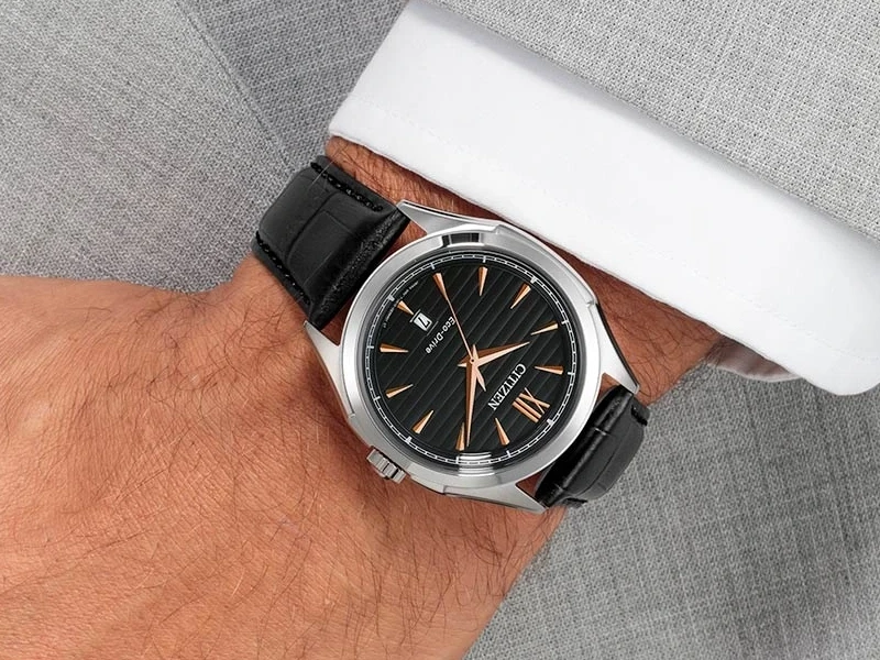 Citizen Eco-Drive AW1750-18E, klasyczny męski zegarek z czarną tarczą na skórzanym pasku