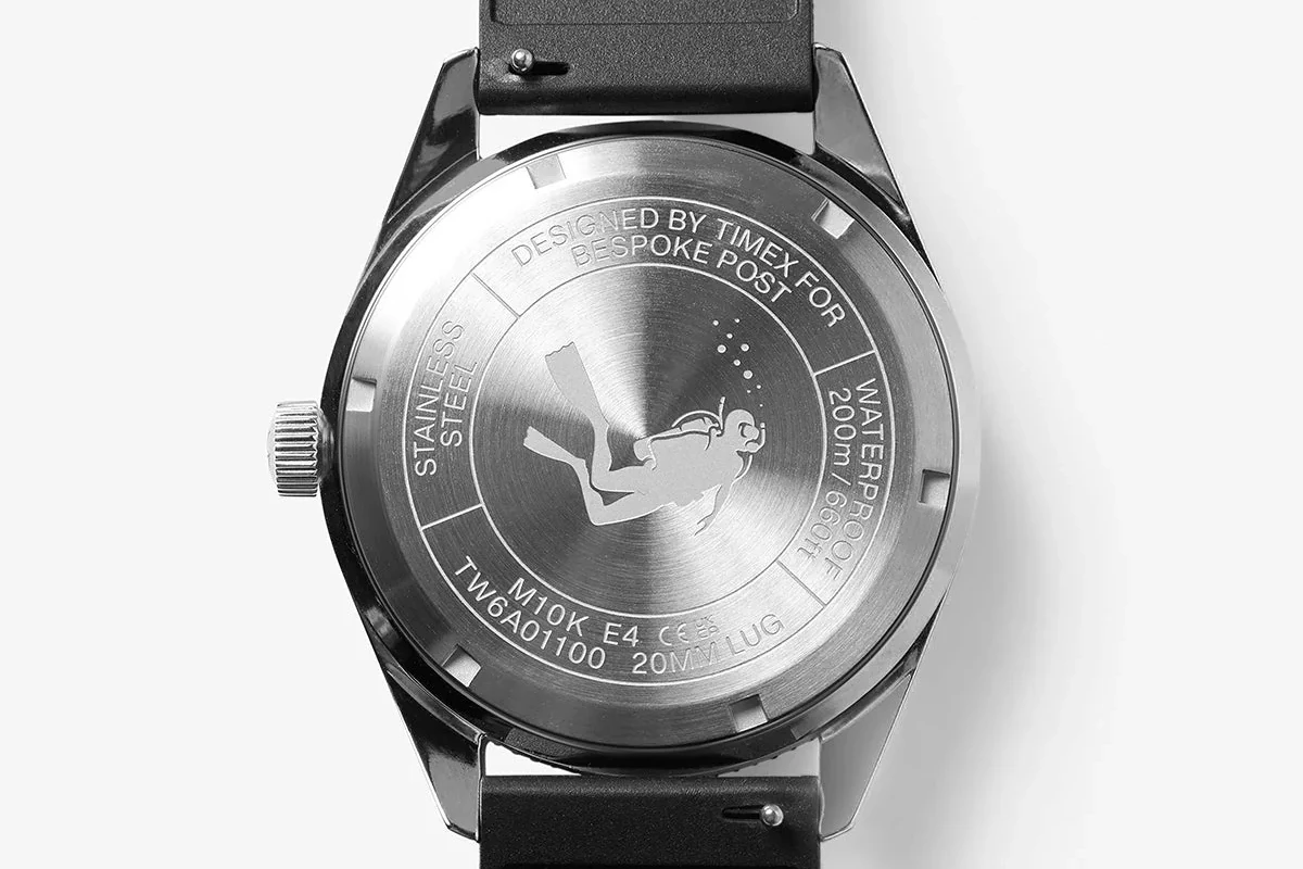 Dekiel Timex Heritage 66 TWG069200 z grawerem sylwetki nurka nawiązującym do Skin Divera z 1966 roku